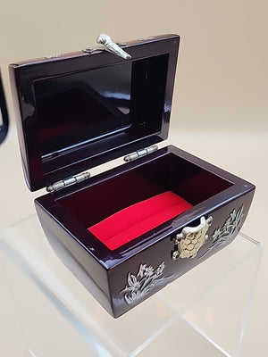 Korean Najeon Chiligi Mother Of Pearl Laquerware Ring Box
