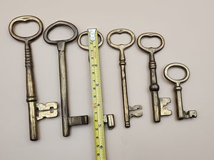 Brass Skeleton Keys Lot Of 6 With Holder