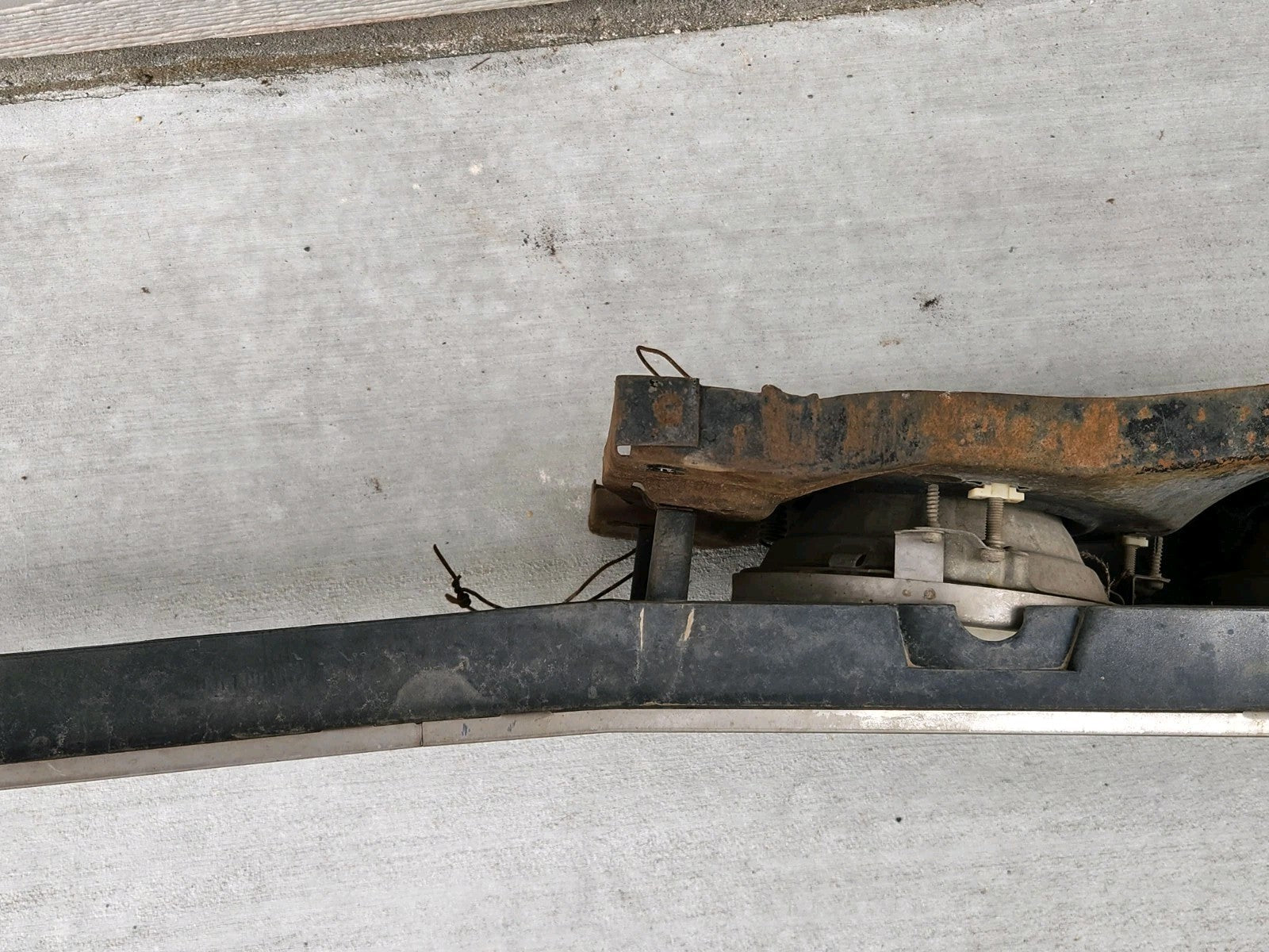 1970 DODGE POLARA Drivers Side Front Grill With Headlights As Is