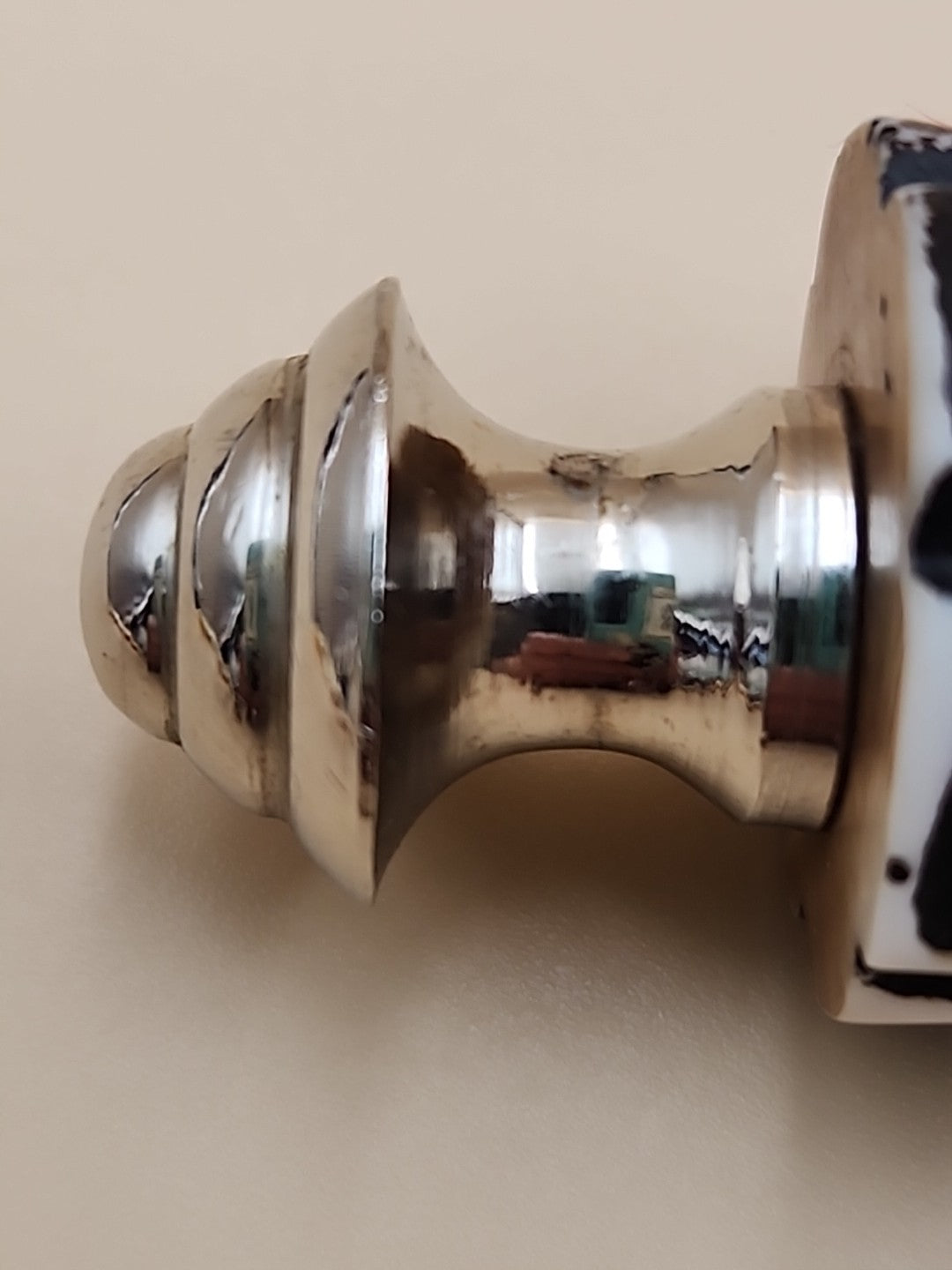 Silver Tone/Resin Handle With Ethnic Carvings Magnifying Glass