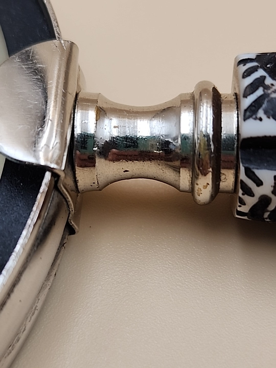 Silver Tone/Resin Handle With Ethnic Carvings Magnifying Glass