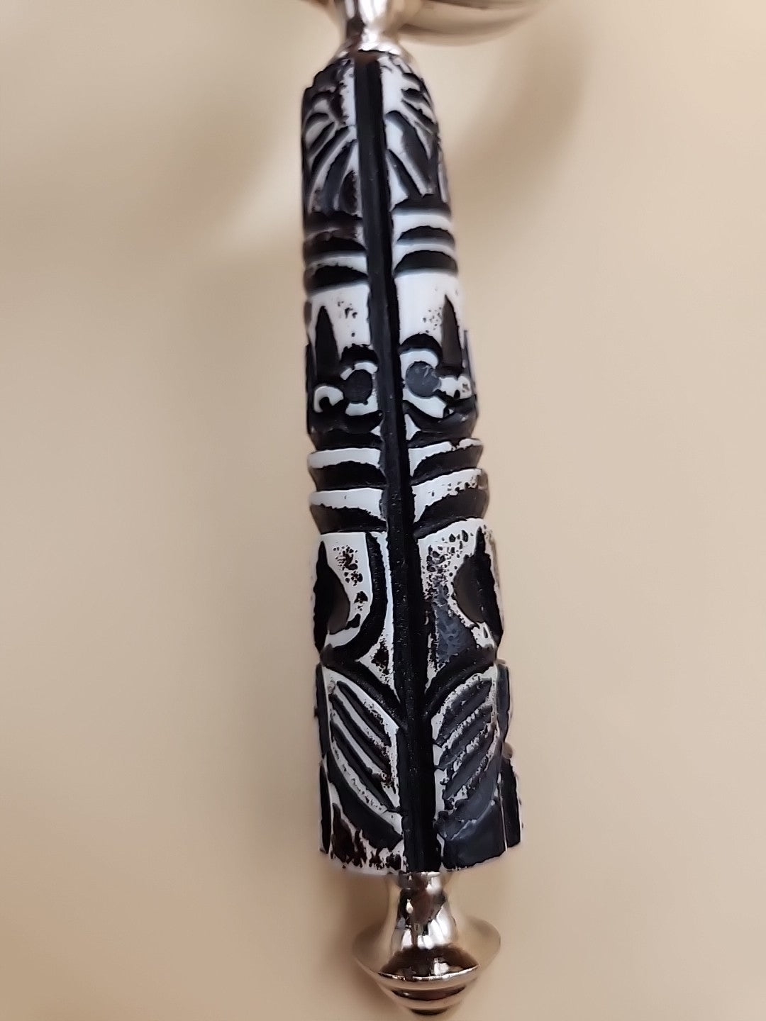 Silver Tone/Resin Handle With Ethnic Carvings Magnifying Glass