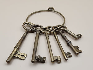 Brass Skeleton Keys Lot Of 6 With Holder