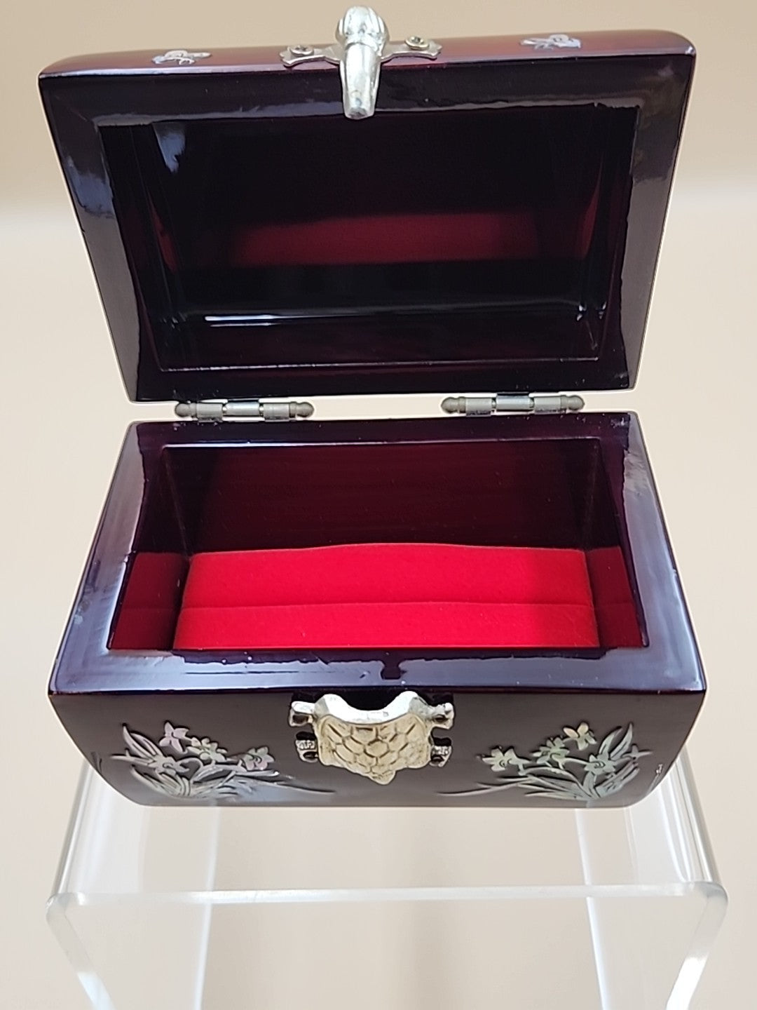 Korean Najeon Chiligi Mother Of Pearl Laquerware Ring Box