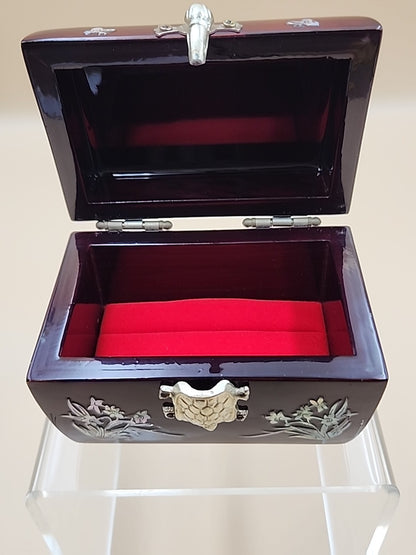 Korean Najeon Chiligi Mother Of Pearl Laquerware Ring Box