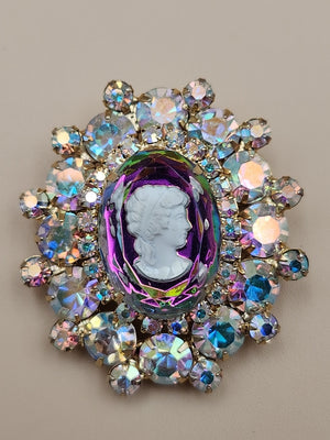 JULIANA JEWELRY Glass Antaglio Cameo With Aurora Borealis 1960's Brooch REF#868