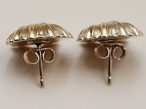 14 Kt Yellow Gold Scallop Sea Shell Earrings 3.75 Grams Total Weight
