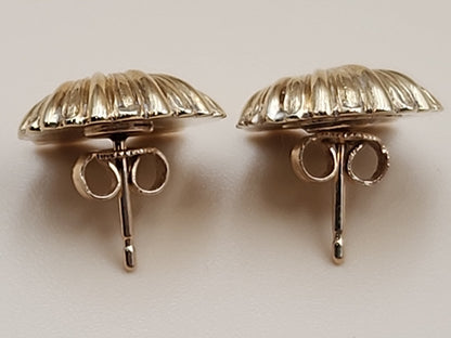 14 Kt Yellow Gold Scallop Sea Shell Earrings 3.75 Grams Total Weight