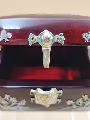 Korean Najeon Chiligi Mother Of Pearl Laquerware Ring Box