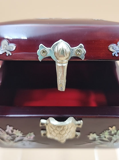 Korean Najeon Chiligi Mother Of Pearl Laquerware Ring Box