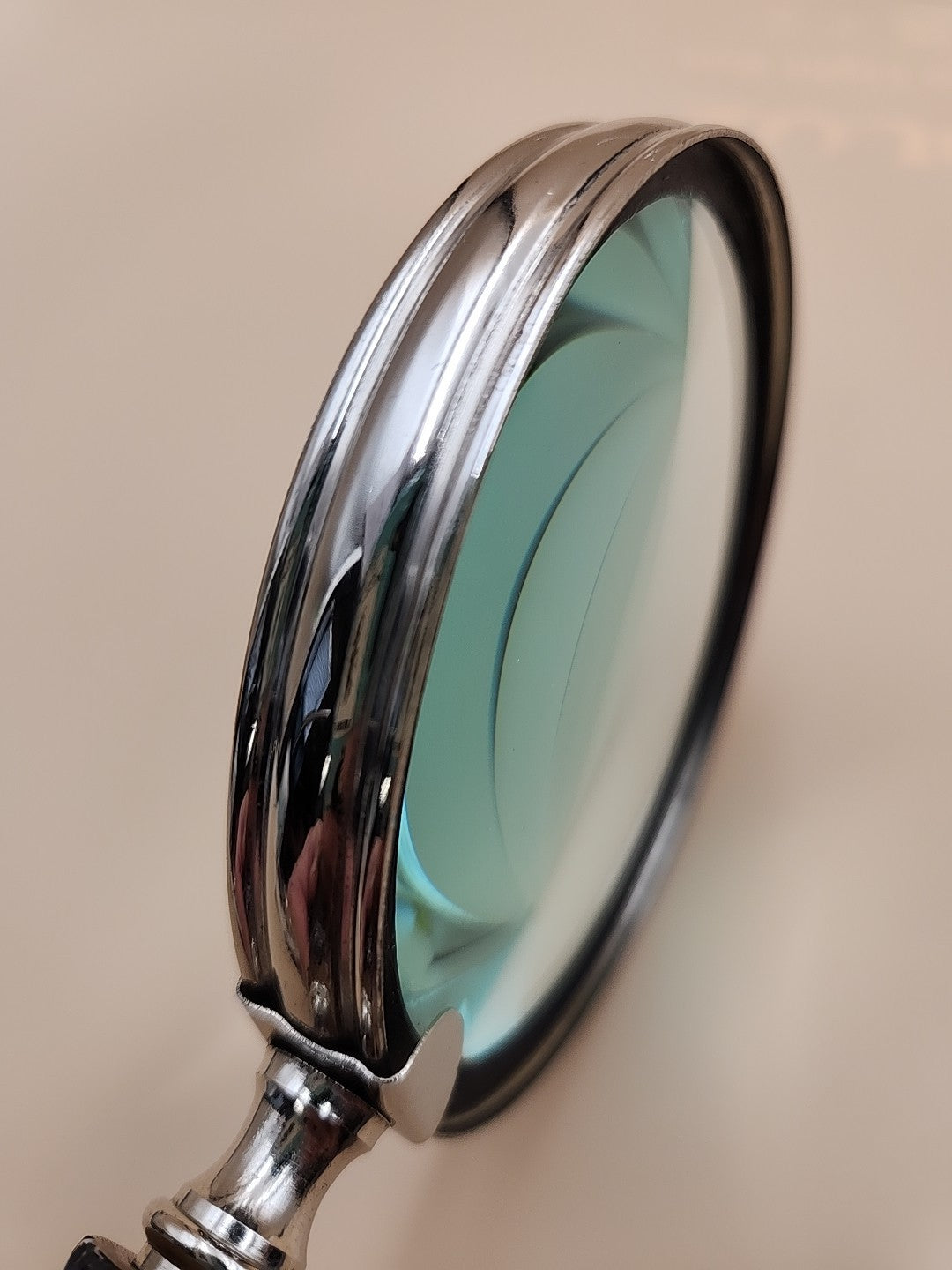 Silver Tone/Resin Handle With Ethnic Carvings Magnifying Glass