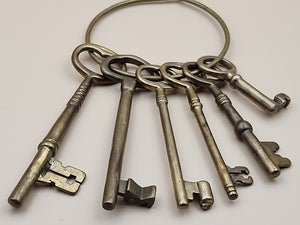 Brass Skeleton Keys Lot Of 6 With Holder