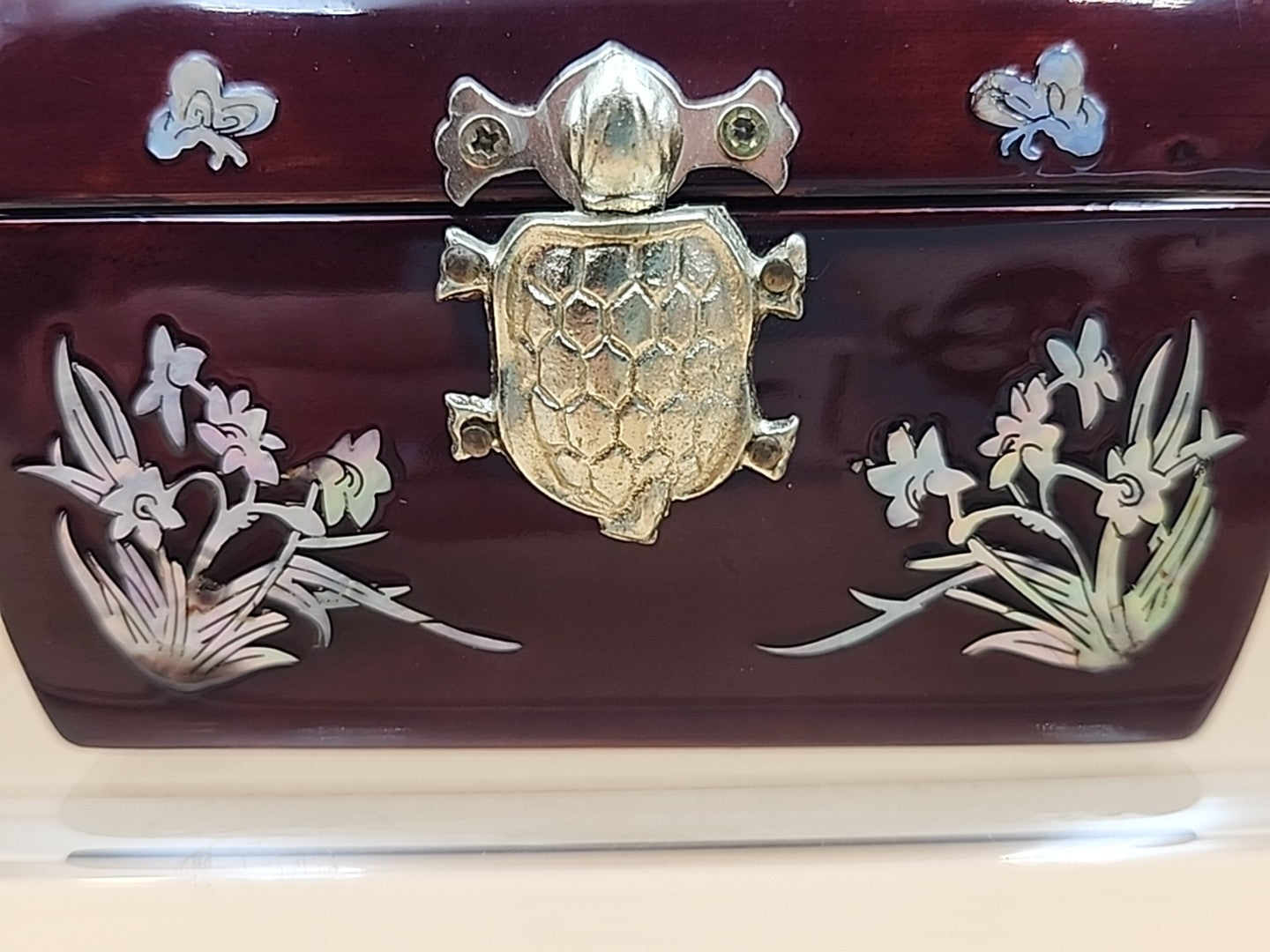 Korean Najeon Chiligi Mother Of Pearl Laquerware Ring Box