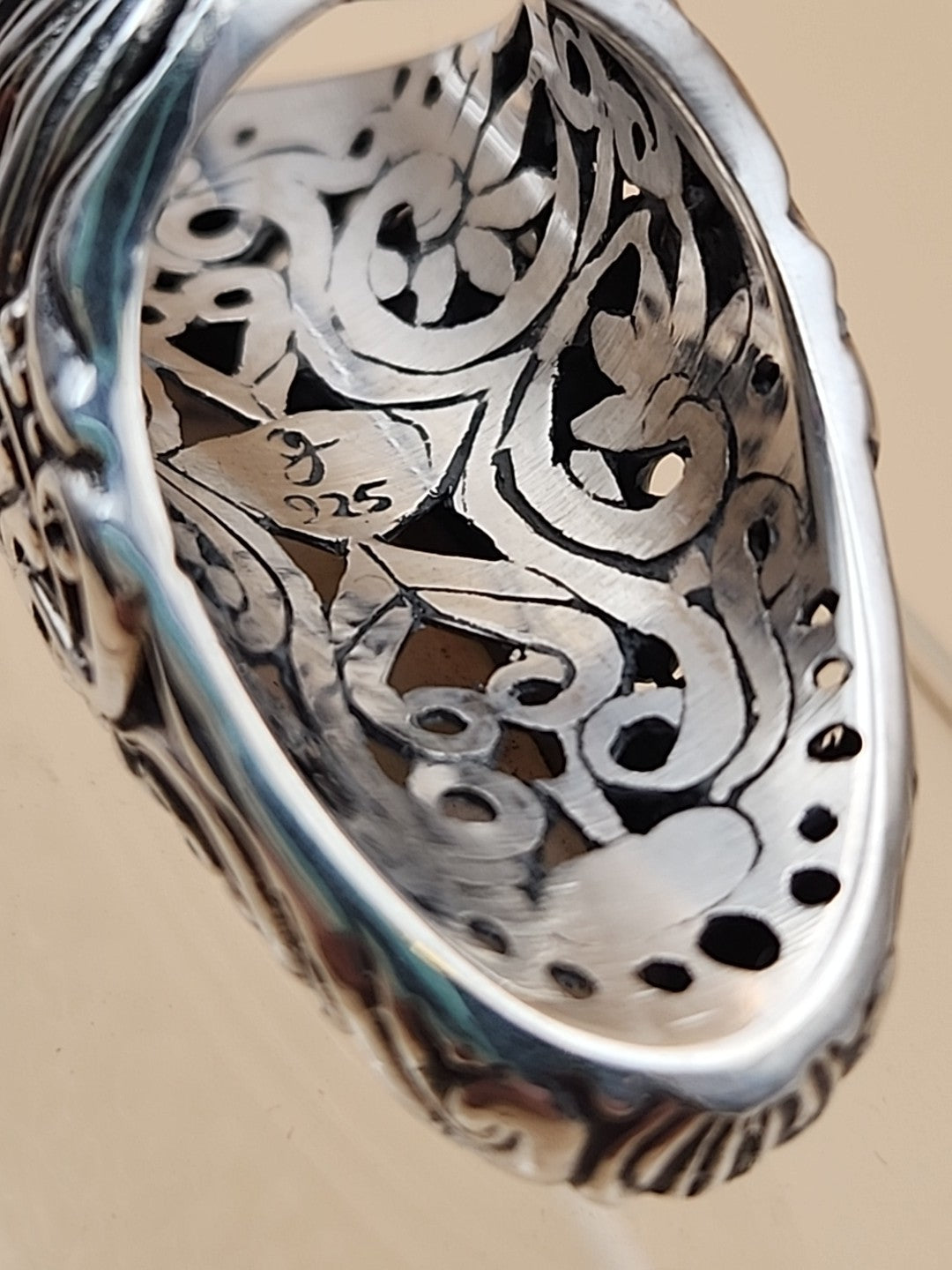 SAMUEL B. Mother Of Pearl/ Sterling Silver Filagree Finger Ring Size 6