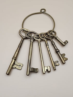 Brass Skeleton Keys Lot Of 6 With Holder