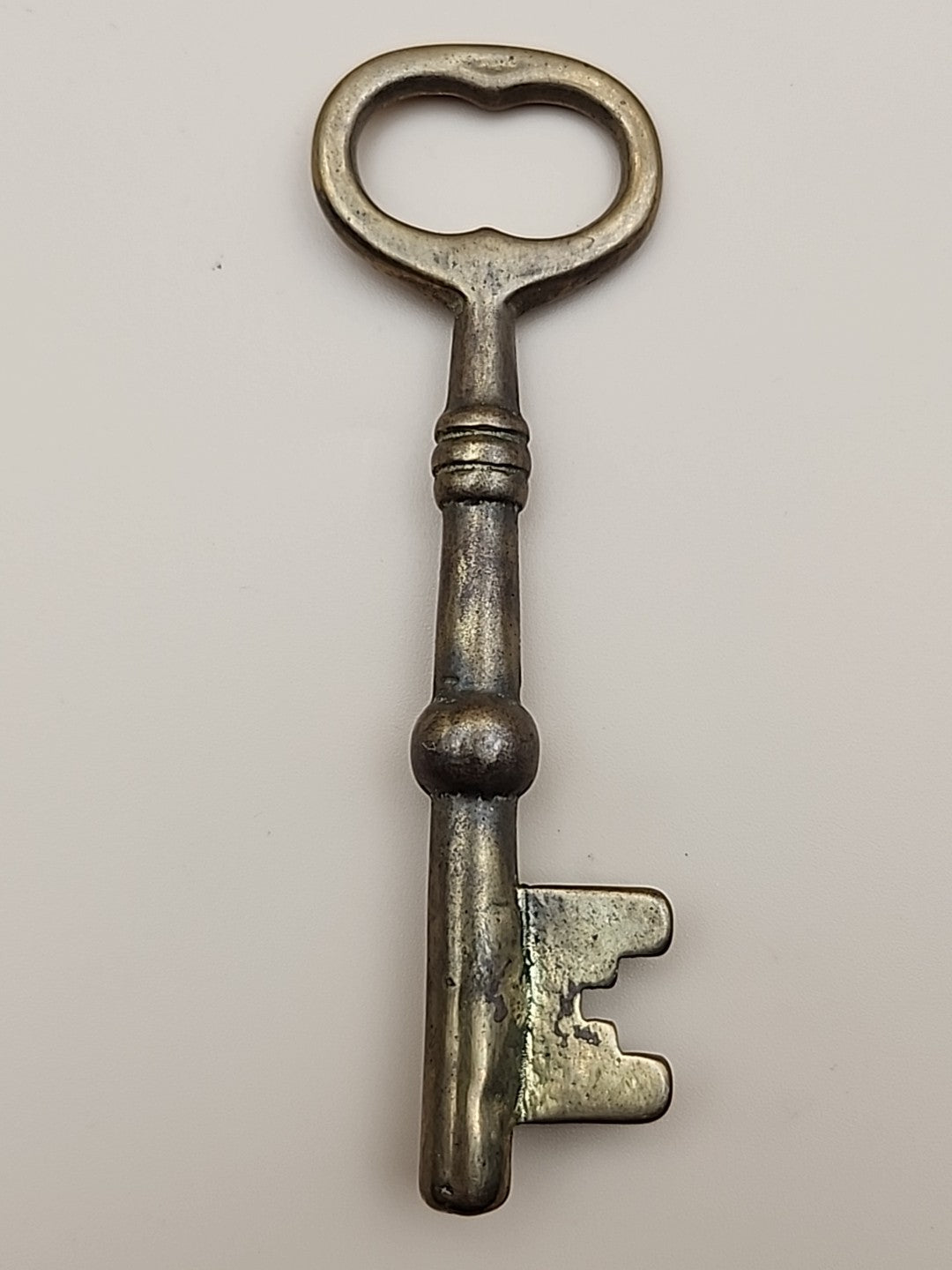 Brass Skeleton Keys Lot Of 6 With Holder