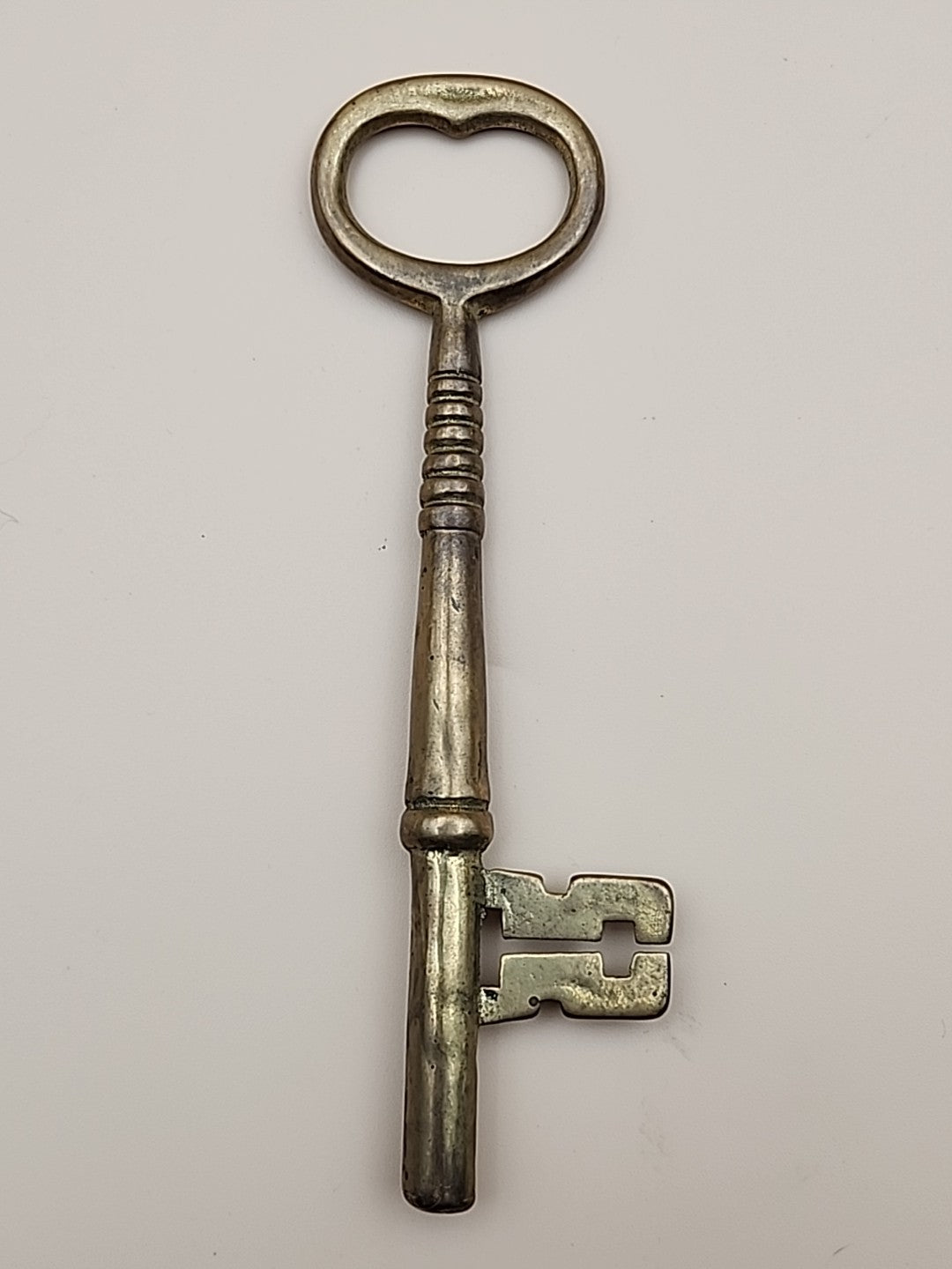 Brass Skeleton Keys Lot Of 6 With Holder