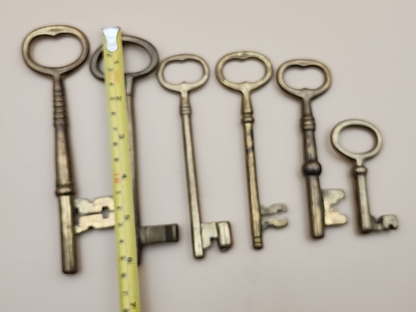 Brass Skeleton Keys Lot Of 6 With Holder