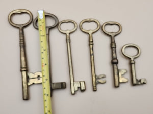 Brass Skeleton Keys Lot Of 6 With Holder