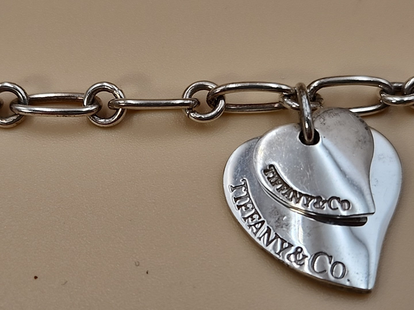 TIFFANY AND CO. 925 Silver Dbl. Dangle Heart 8" Open Link Charm Bracelet