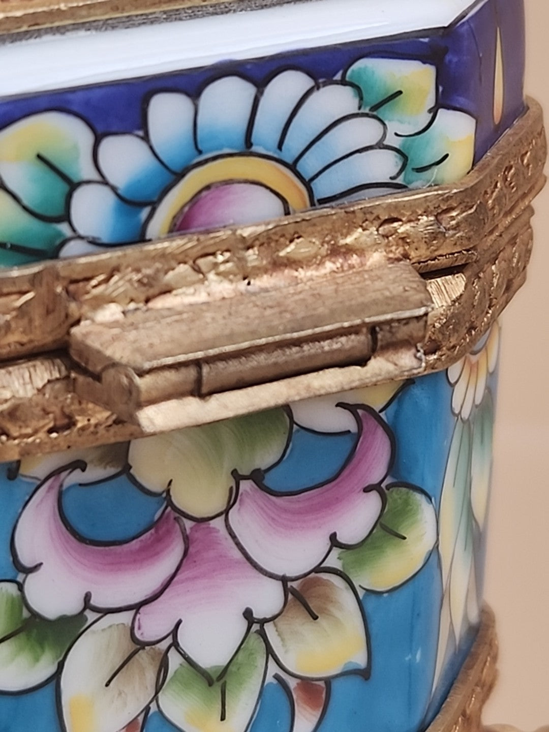 LIMOGES Peint A La Main #2559 Of 3400 Limited Edition Gilt Bronze Trinket Box