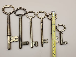 Brass Skeleton Keys Lot Of 6 With Holder