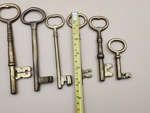 Brass Skeleton Keys Lot Of 6 With Holder