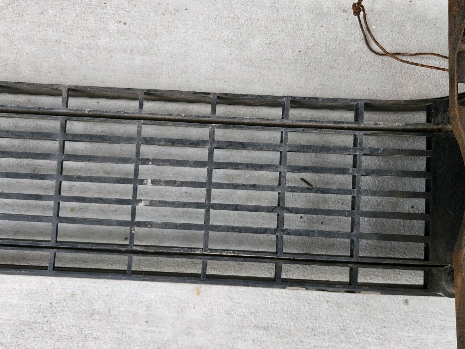1970 DODGE POLARA Drivers Side Front Grill With Headlights As Is